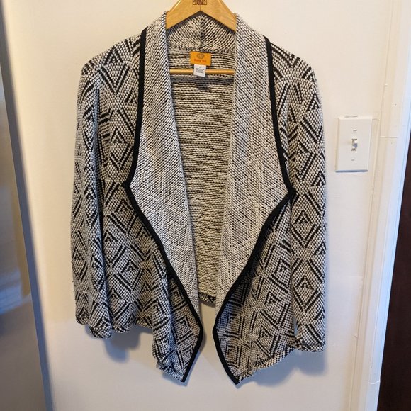 Geometric design cardigan sweater - Picture 1 of 4